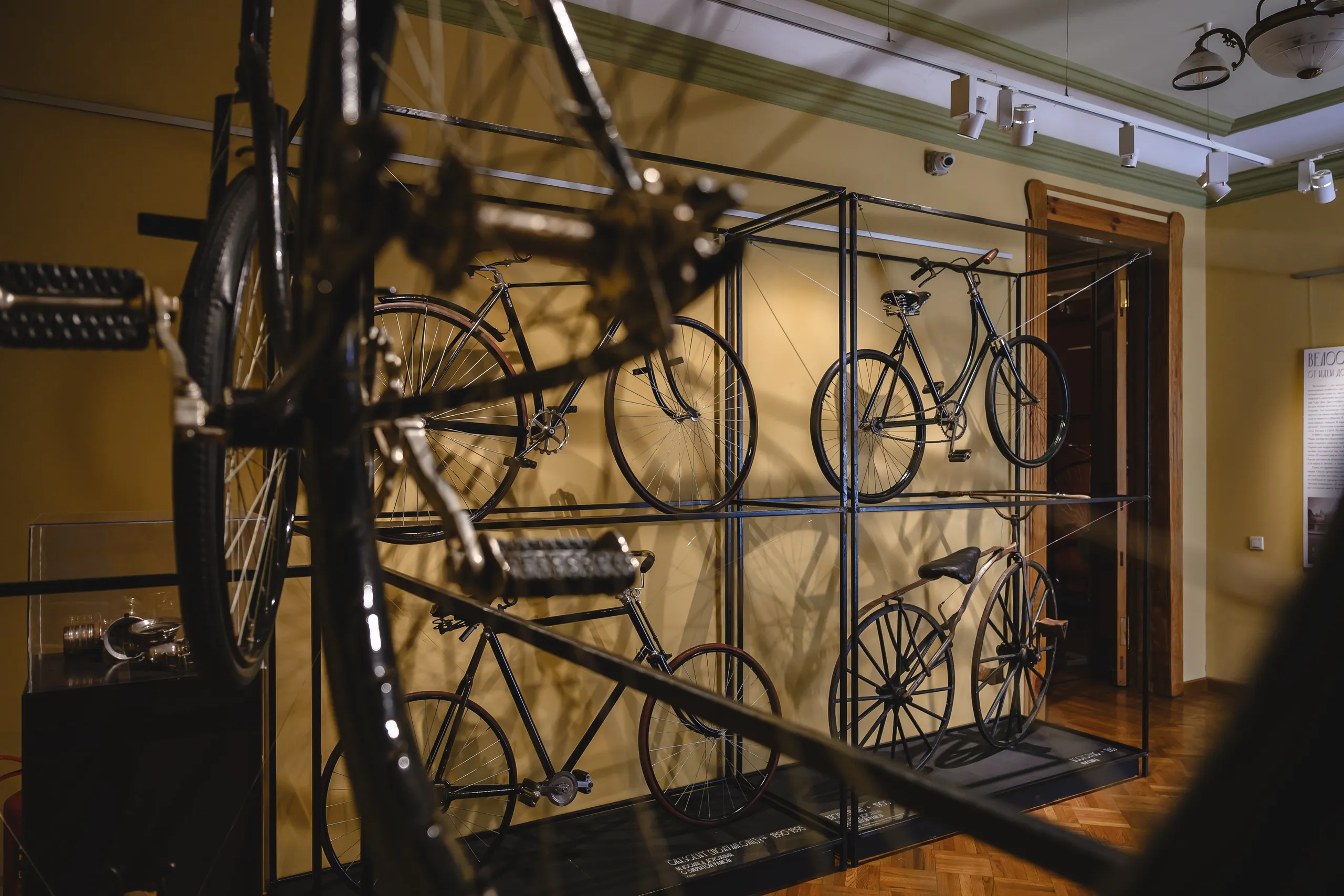 Выставка "На велосипеде в космос"