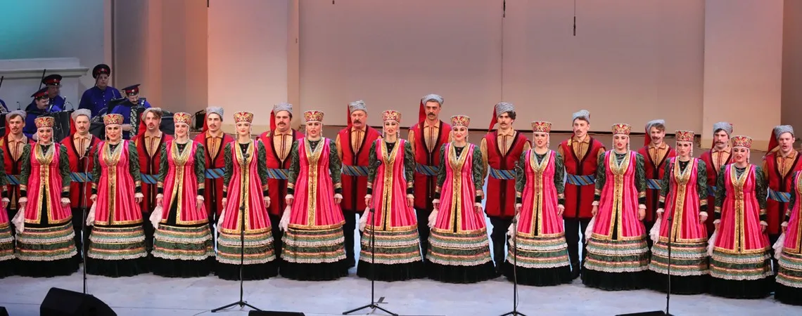 Ансамбль песни и пляски донских казаков им. Анатолия Квасова. «Из века в век с песней и танцем»