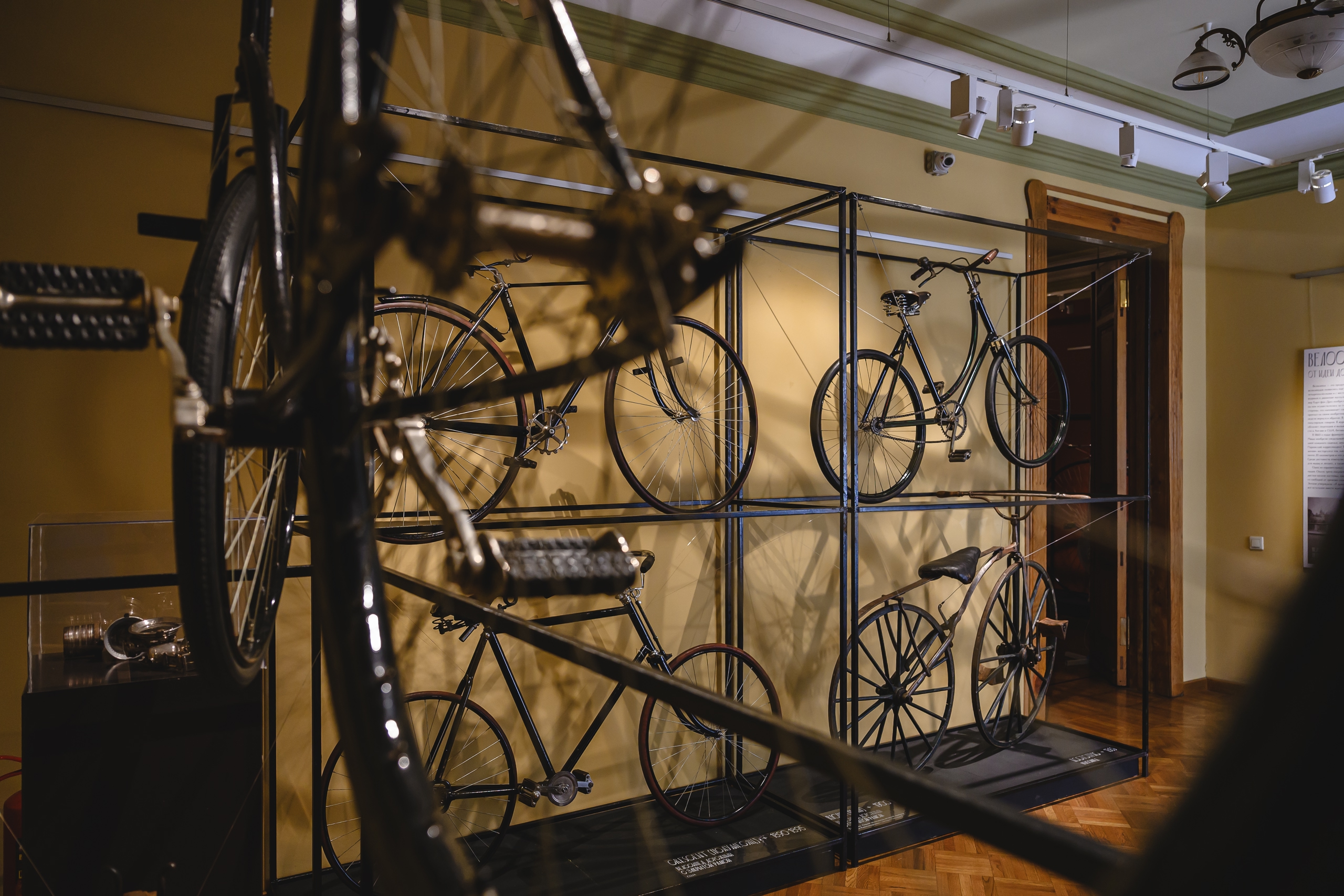 Выставка "На велосипеде в космос"