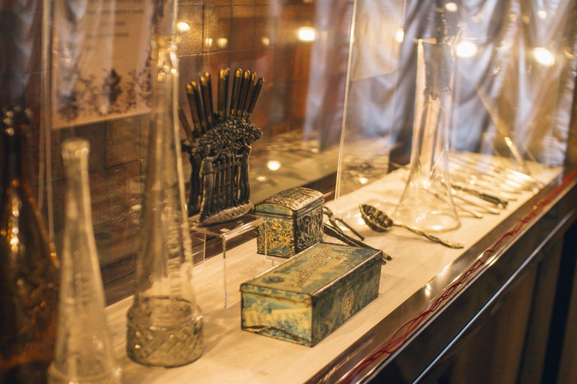 Гид по выставке «Конфетный этикет»